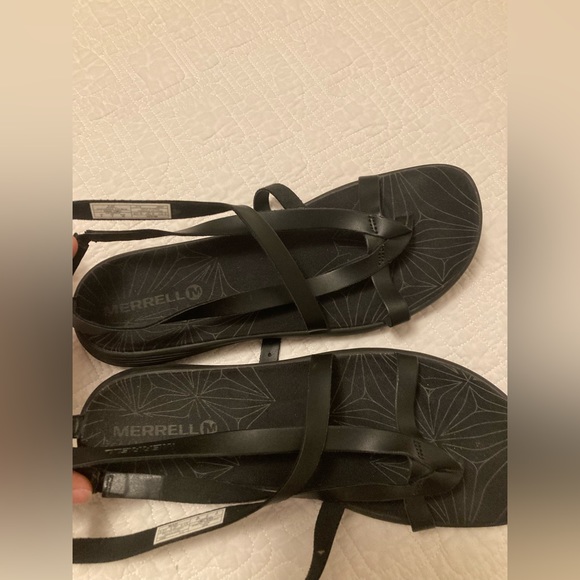 Women’s Black Merrell performance sandal. - Picture 2 of 5